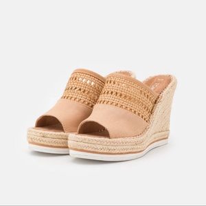 Tom’s Monica Mule. Brand new, in box, with tags